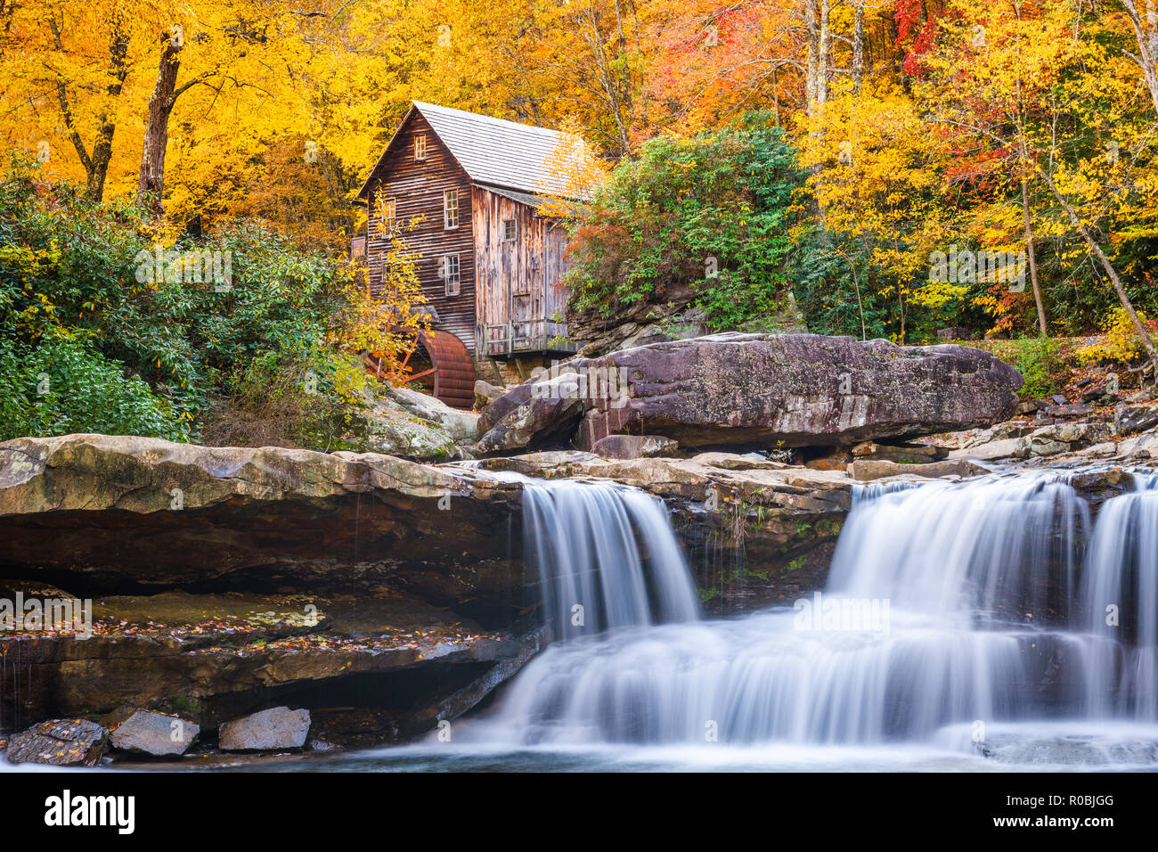 Babcock State Park, West Virginia, USA bei Glade Creek Grist Mill im Herbst Saison. Stockfoto