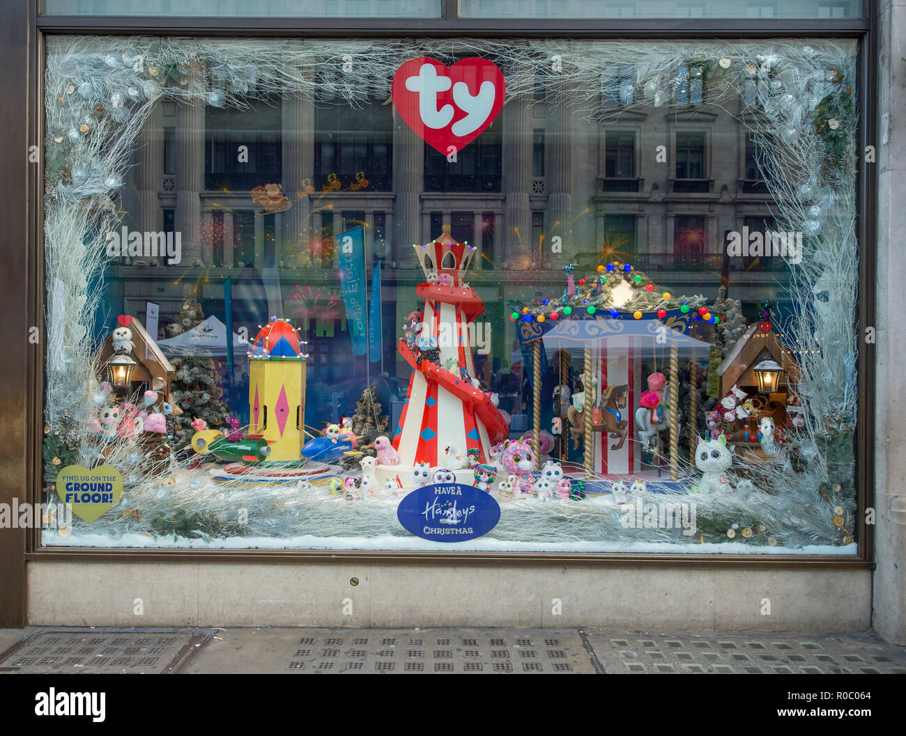 Hamleys Toy Store, Regent Street, London, UK. Weihnachten Fenster angezeigt, im November 2018 Stockfoto