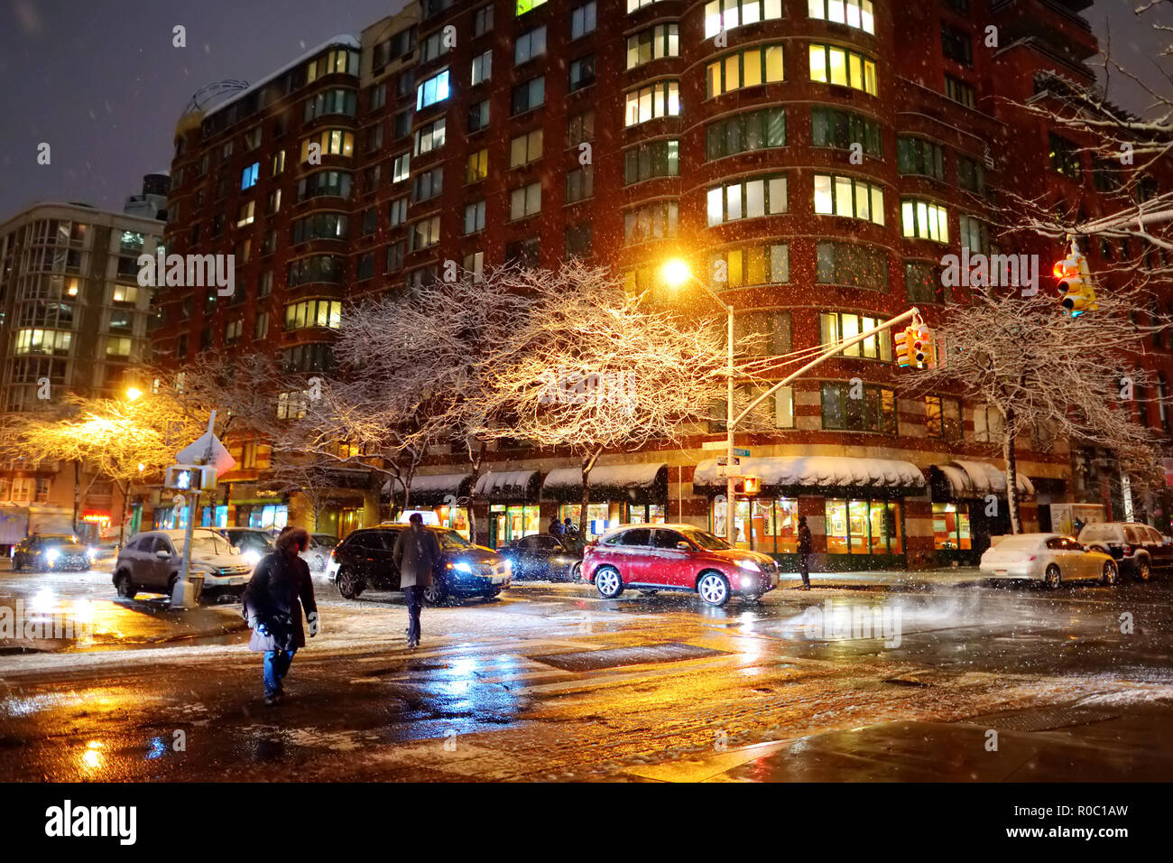 NEW YORK - 19. MÄRZ 2015: schöne verschneite New York Straßen nach massiven Schneefall in der Nacht. Reisen in den USA. Stockfoto