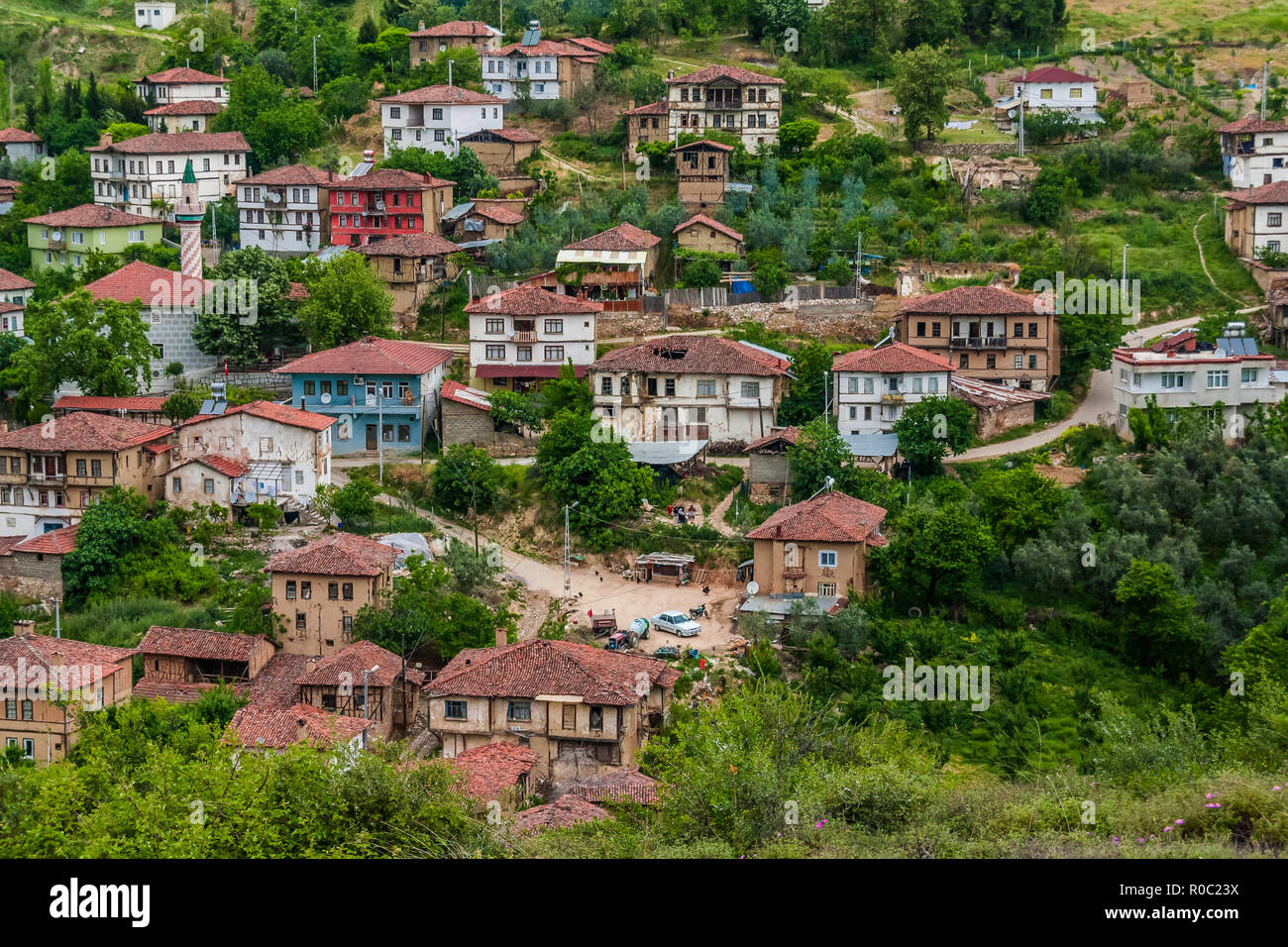 Iznik, Türkei, 10. Mai 2012: Omerli Dorf, umgeben von Ackerland umgeben. Stockfoto