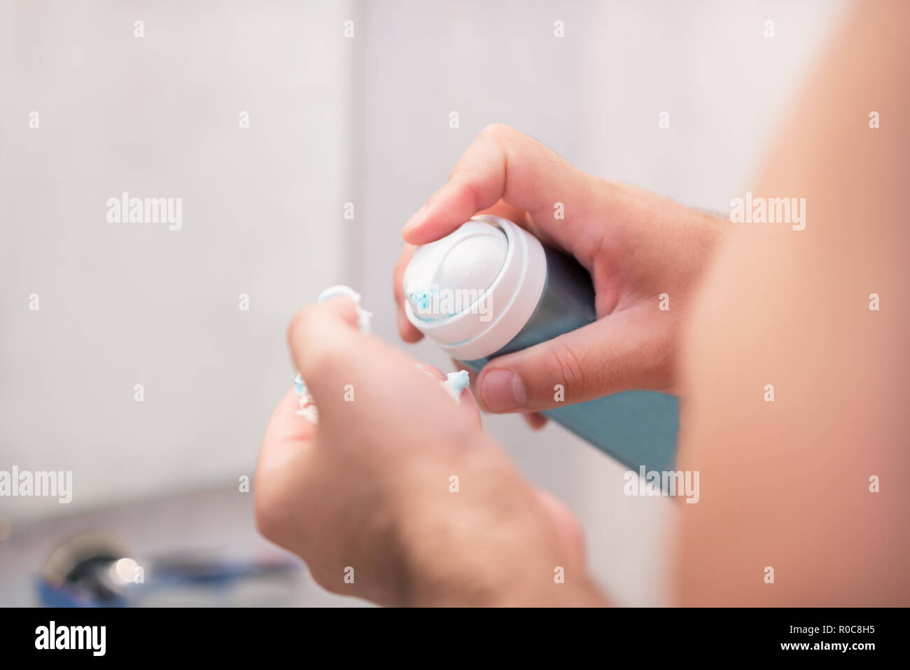 Mann mit Rasierschaum. Stockfoto