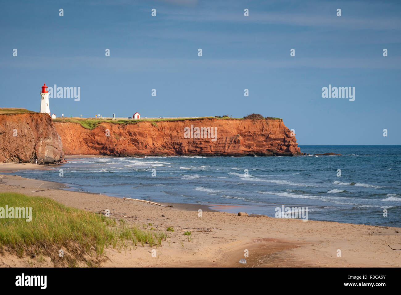 Leuchtturm am Anse a La Cabane auf L'Île-du-Havre-Aubert im Magdalen Islands, Quebec, Kanada. Stockfoto