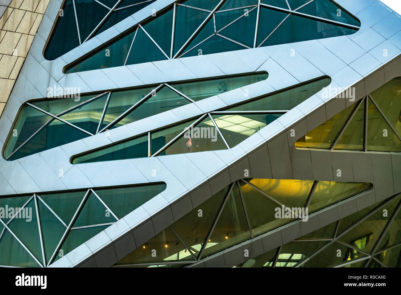Details der futuristischen DJI Gebäude Dreieck Architektur in Shenzhen, China Stockfoto