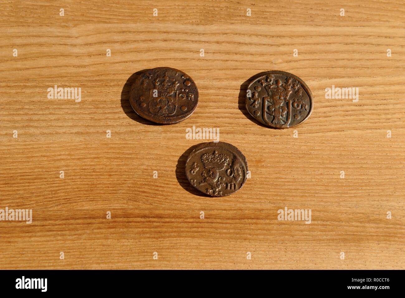 Hier sind die kupfermünzen aus den 1600er Jahren. 1620, Schweden hatte eine doppelte monetäre Norm angenommen, einer auf der Basis von Silber- und eine auf der Basis von Kupfer. Die Stockfoto