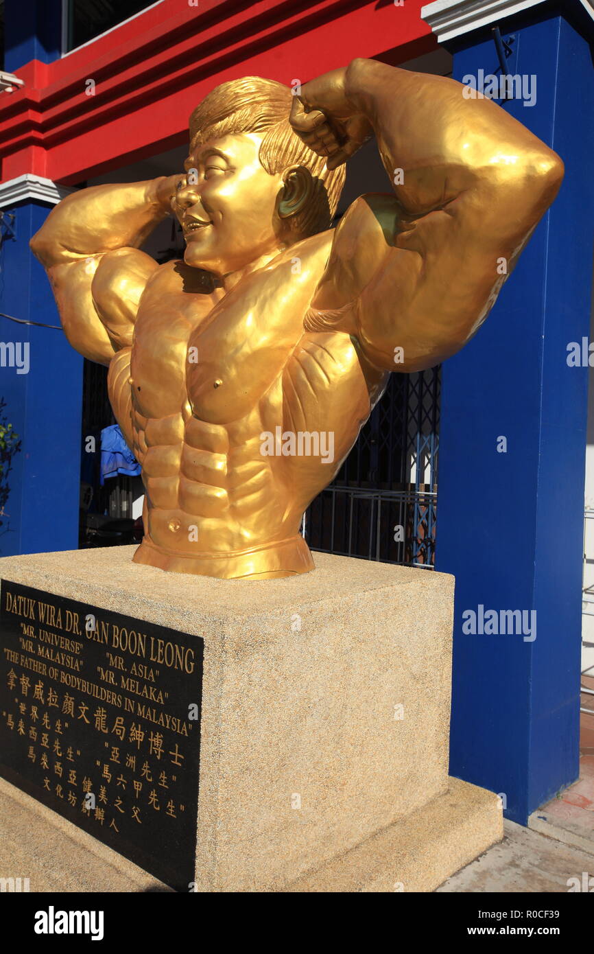 Goldene Statue von Dr. Gan Boon Leong in Melaka, Malaysia Stockfoto