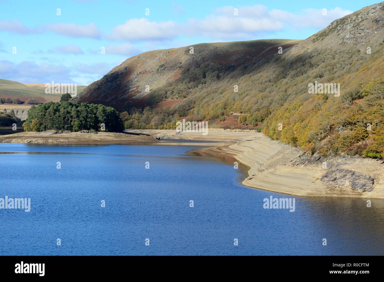 Niedrige Wasserstände an Craig Goch Behälter Elan Valley November 2018 High Peak Wales Cymru GROSSBRITANNIEN GB Stockfoto