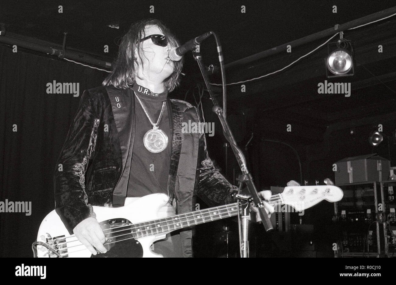 Eddie 'King' Roeser von der alternativen Rockband Drang Overkill, die am 12. April 1991 in The Venue, New Cross, London, auftrat. Stockfoto