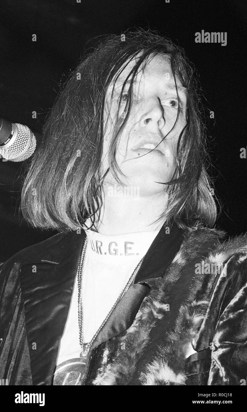Gitarrist Nash Kato von der alternativen Rockband Uge Overkill, die am 12. April 1991 in The Venue, New Cross, London, auftrat. Stockfoto