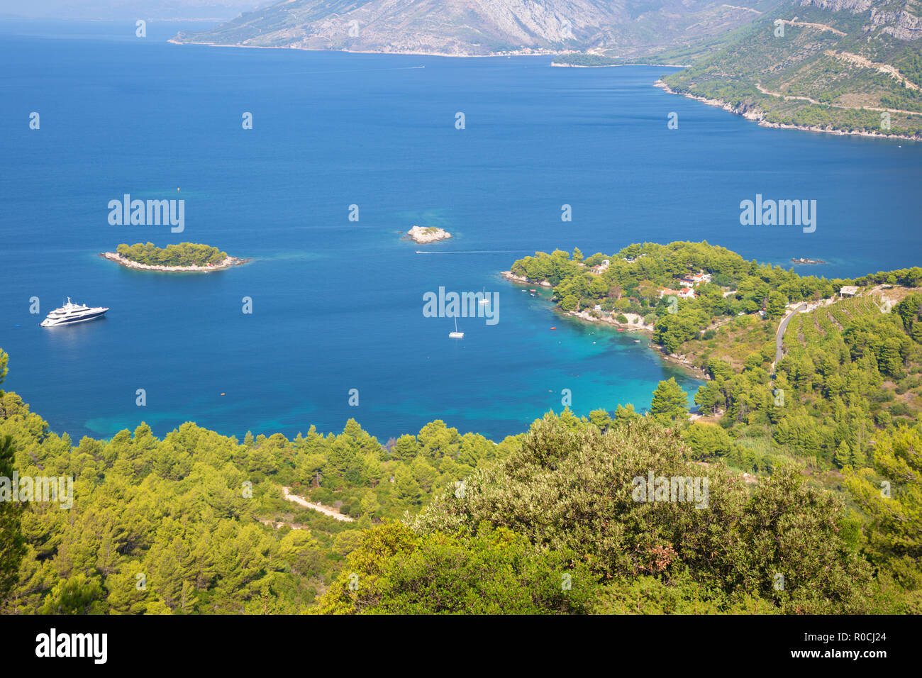 Kroatien - Die Landschaft und die Küste der Halbinsel Peliesac in der Nähe von Zuliana. Stockfoto