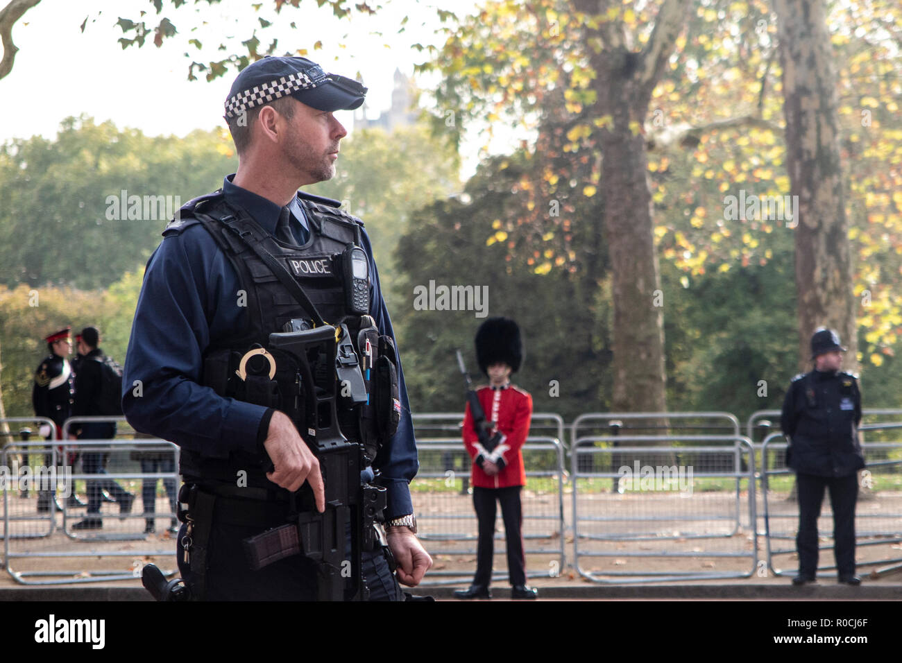 Schwer bewaffnete Britische Polizei Stockfoto