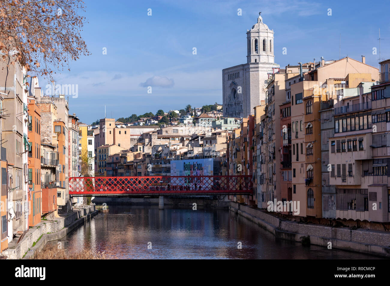 Eiffel Brücke über den Rio Onyar Ciudad Vieja, der Altstadt mit den bunten Häusern, Girona, Katalonien, Spanien Stockfoto