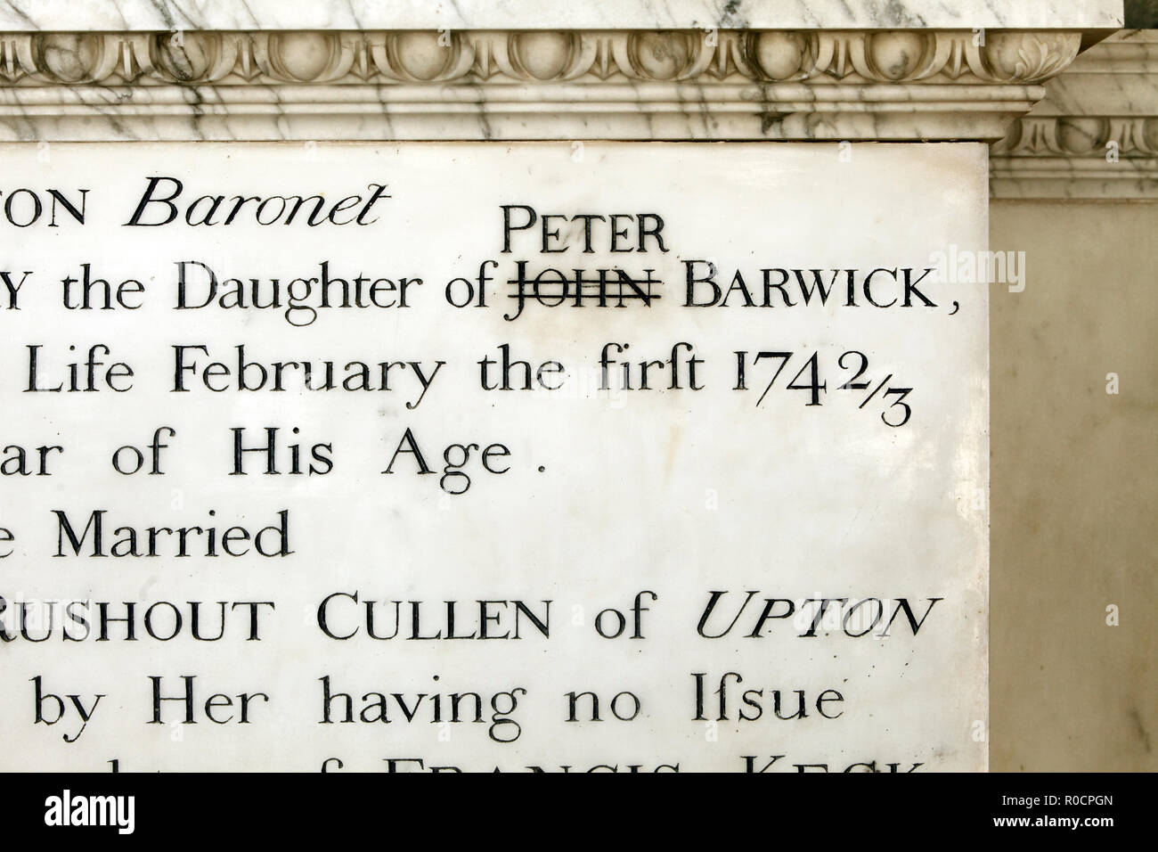 Die korrigierten Fehler auf dem Grab von Sir John Dutton, Sherborne. Baronet. Die hl. Maria Magdalena Kirche, neben Sherborne Haus. Stockfoto