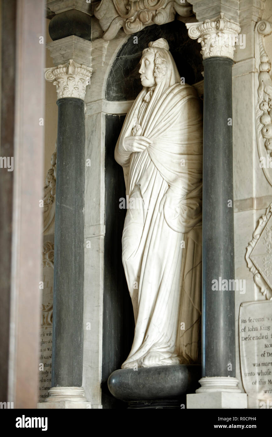 John Dutton Statue in Sherborne Kirche, Gloucestershire. Ritter des Reiches, Deputy Lieutenant. Stockfoto