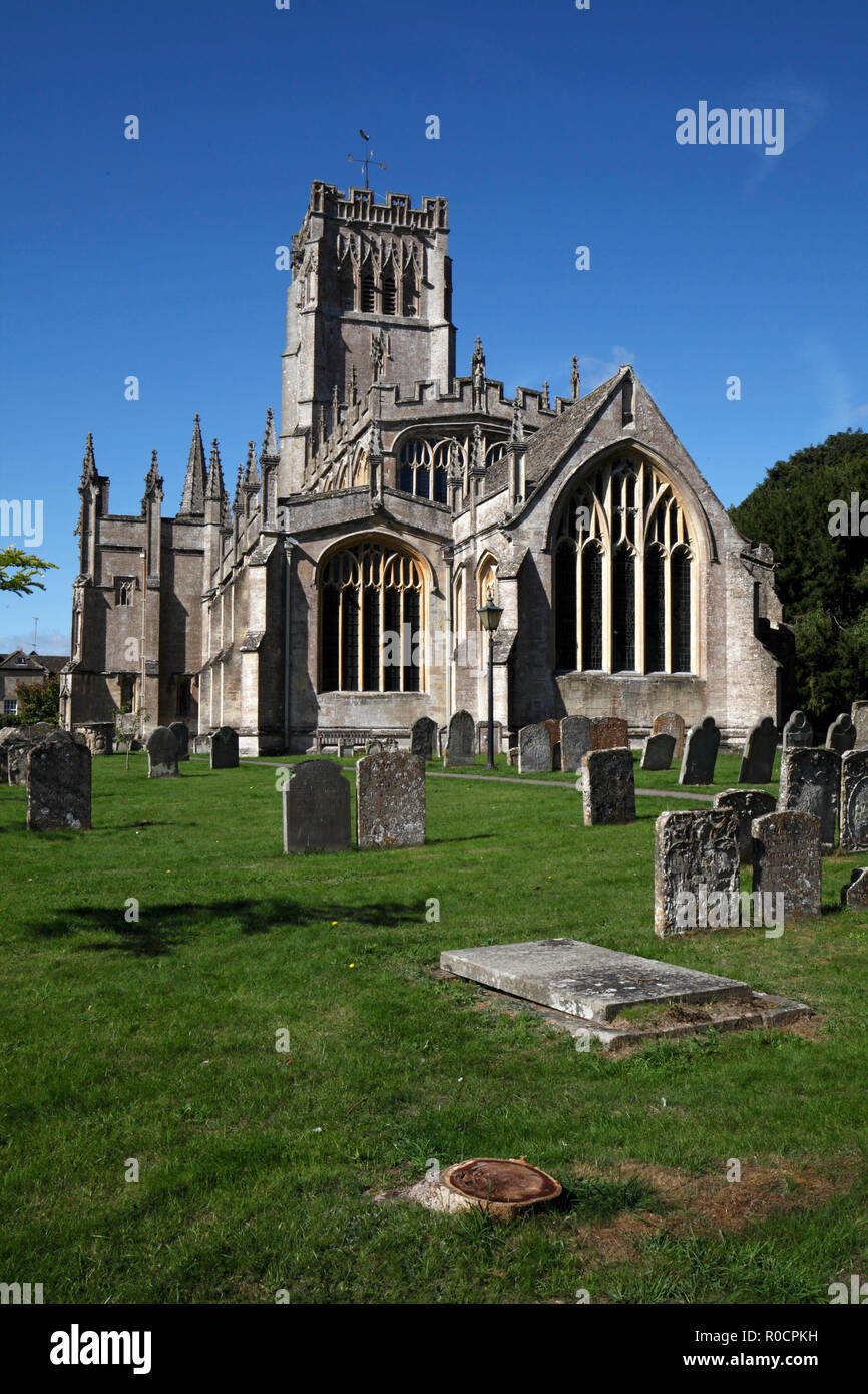 Äußere der Kirche St. Peter und Paul, Northleach, Gloucestershire, zeigen den Turm. Norman Architektur, Stockfoto