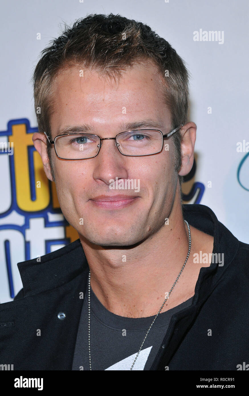 Johann Urb Ankunft auf dem Hottie & Nottie Premiere auf der Egyptian Theatre in Los Angeles. headshot Augenkontakt UrbJohann 54 Red Carpet Event, Vertikal, USA, Filmindustrie, Prominente, Fotografie, Bestof, Kunst, Kultur und Unterhaltung, Topix Prominente Fashion/Vertikal, Besten, Event in Hollywood Leben - Kalifornien, Roter Teppich und backstage, USA, Film, Stars, Film Stars, TV Stars, Musik, Promis, Fotografie, Bestof, Kunst, Kultur und Unterhaltung, Topix, headshot, vertikal, eine Person aus dem Jahr 2008, Anfrage tsuni@Gamma-USA.com Stockfoto