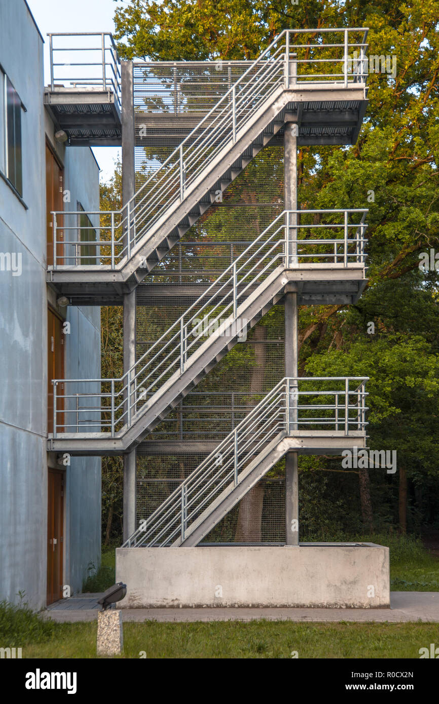 Notausgang Treppe an der Außenwand eines Gebäudes Stockfoto