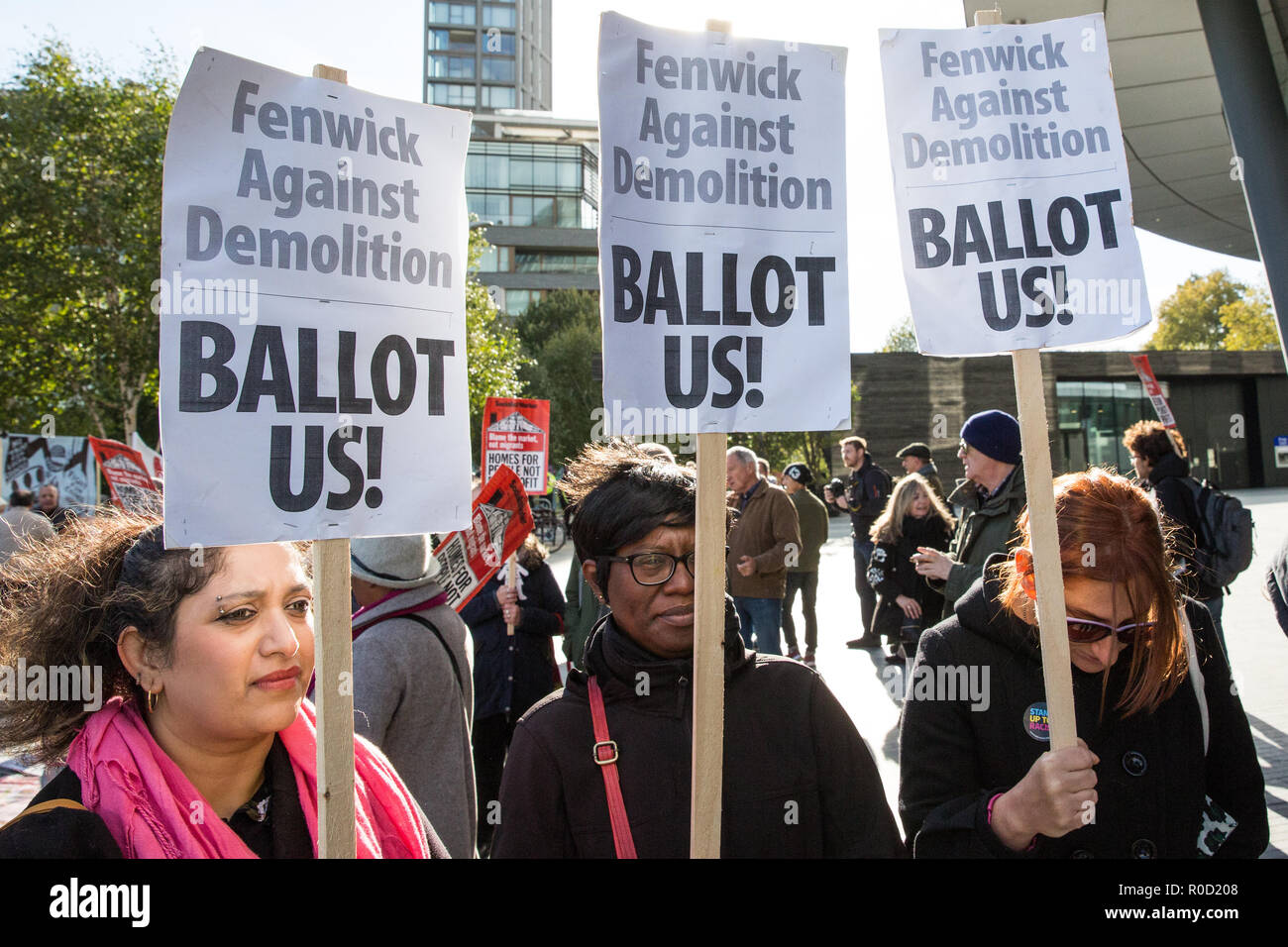 London, Großbritannien. 3. November 2018. Aktivisten für den sozialen Wohnungsbau, darunter Bewohner von einigen der 80 Stände rund um London derzeit vor Abriss, Protest außerhalb der Stadt Halle und sichere Wohnungen für alle zu fordern, einen stimmzettel Für alle Fincas, mehr sozialen Wohnungsbau und für öffentliche Land verwendet werden mehr Rat Häuser zu errichten. Credit: Mark Kerrison/Alamy leben Nachrichten Stockfoto