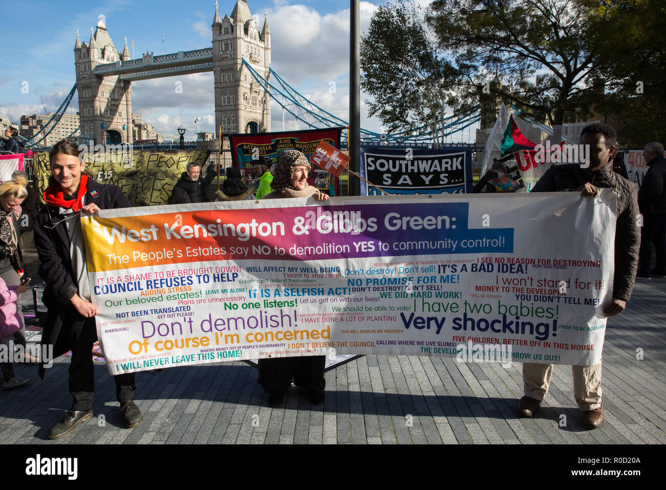 London, Großbritannien. 3. November 2018. Aktivisten für den sozialen Wohnungsbau, darunter Bewohner von einigen der 80 Stände rund um London derzeit vor Abriss, Protest außerhalb der Stadt Halle und sichere Wohnungen für alle zu fordern, einen stimmzettel Für alle Fincas, mehr sozialen Wohnungsbau und für öffentliche Land verwendet werden mehr Rat Häuser zu errichten. Credit: Mark Kerrison/Alamy leben Nachrichten Stockfoto