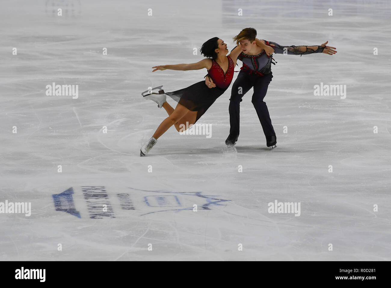 Helsinki, Finnland. 3. November 2018. Betina Popova/Sergey Mozgov (RUS) während Sie Eis tanzen frei Tanz der ISU-GP von Eiskunstlauf Helsinki 2018 an der Helsinki Ice Hall (Helsingin Jaahalli) am Samstag, 03. November 2018. HELSINKI. (Nur redaktionelle Nutzung, eine Lizenz für die gewerbliche Nutzung erforderlich. Keine Verwendung in Wetten, Spiele oder einer einzelnen Verein/Liga/player Publikationen.) Credit: Taka Wu/Alamy leben Nachrichten Stockfoto