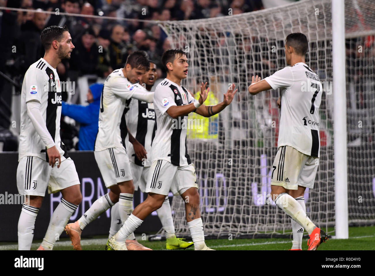 Turin, Italien. 3. November 2018. Während der Serie ein Fußballspiel zwischen Juventus Turin und Cagliari Calcio in der Allianz Stadion am 3. November 2018 in Turin, Italien. Quelle: FABIO UDINE/Alamy leben Nachrichten Stockfoto