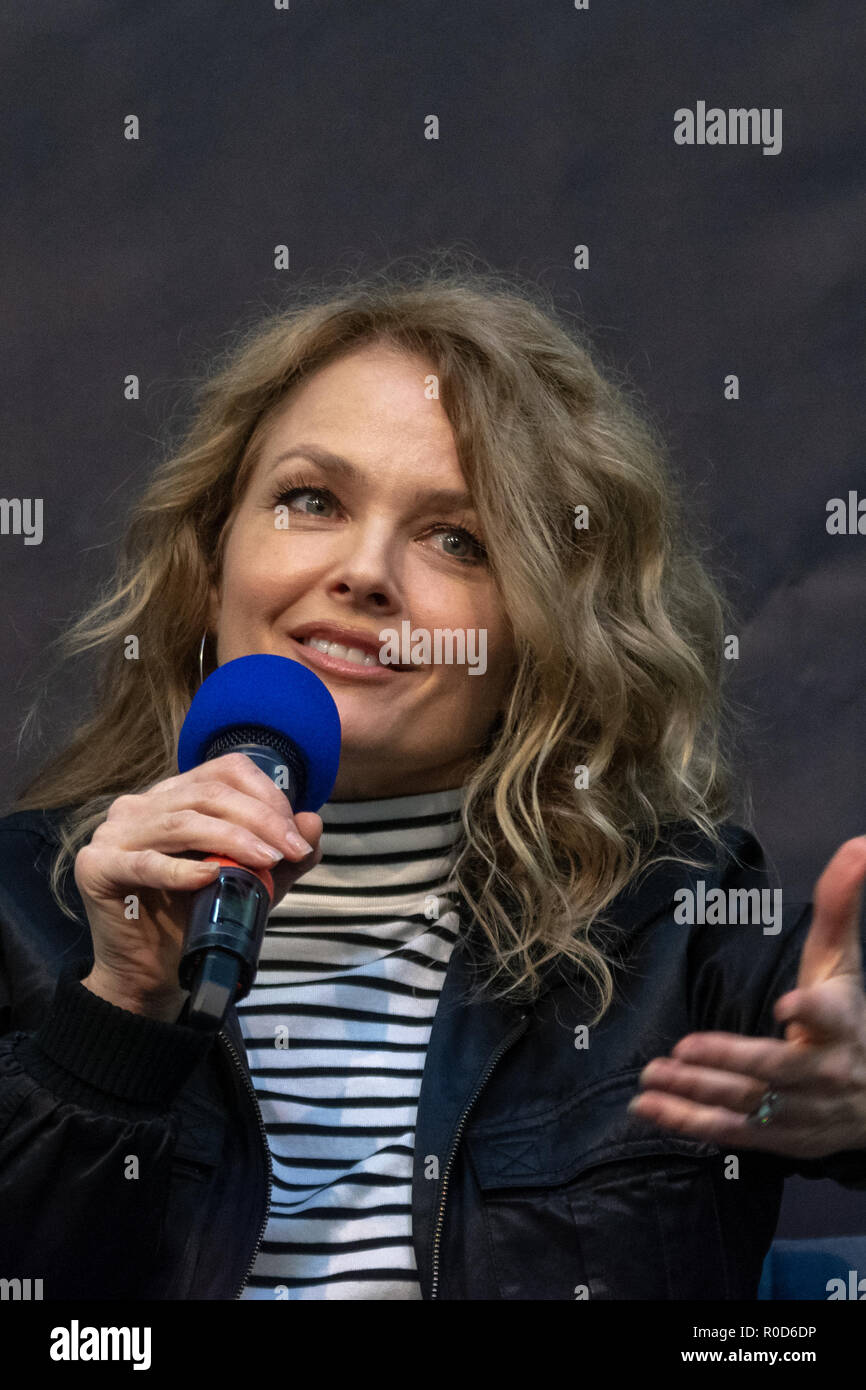 Dina meyer Fotos und Bildmaterial in hoher Auflösung Seite 2 Alamy