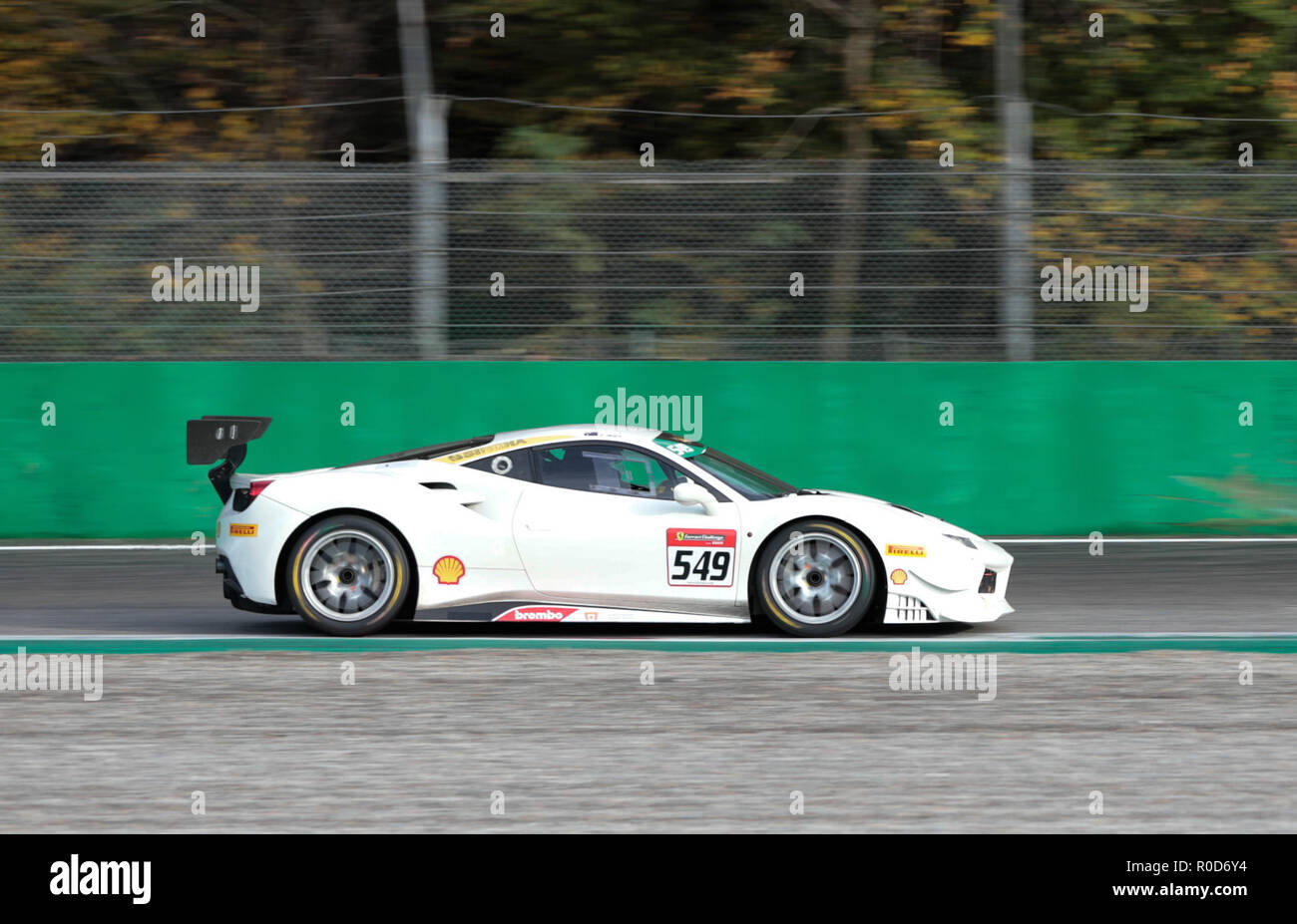 Monza. 3. November, 2018. David Dicker von Australien konkurriert während der Ferrari Challenge Asien Pazifik 2. Rennen in Monza Eni Rennstrecke in Monza, Italien an November 3, 2018. Credit: Cheng Tingting/Xinhua/Alamy leben Nachrichten Stockfoto