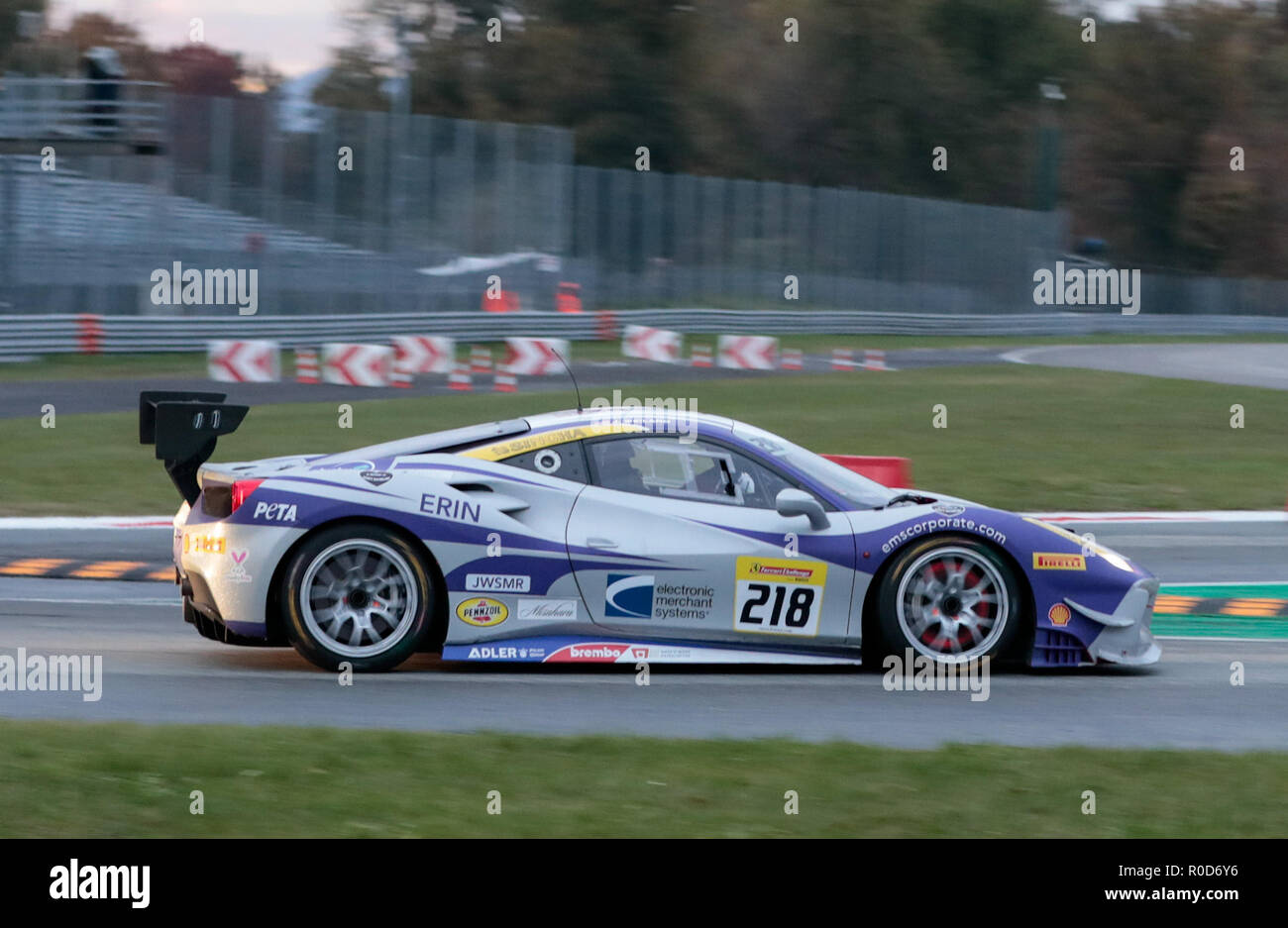 Monza. 3. November, 2018. James Weiland der Vereinigten Staaten konkurriert während der Ferrari Challenge Nordamerika 2. Rennen in Monza Eni Rennstrecke in Monza, Italien an November 3, 2018. Credit: Cheng Tingting/Xinhua/Alamy leben Nachrichten Stockfoto