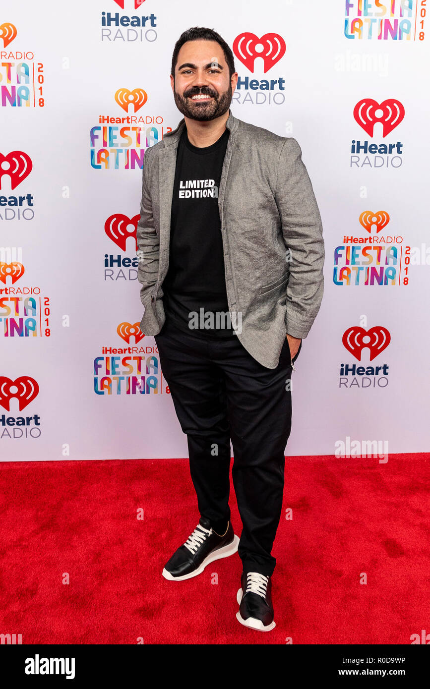 Miami, USA. 03 Nov, 2018. Enrique Santos geht den roten Teppich 2018 iHeartRadio Fiesta Latina in der American Airlines Arena in Miami am Samstag, November 3, 2018 Quelle: Das Foto Access/Alamy leben Nachrichten Stockfoto