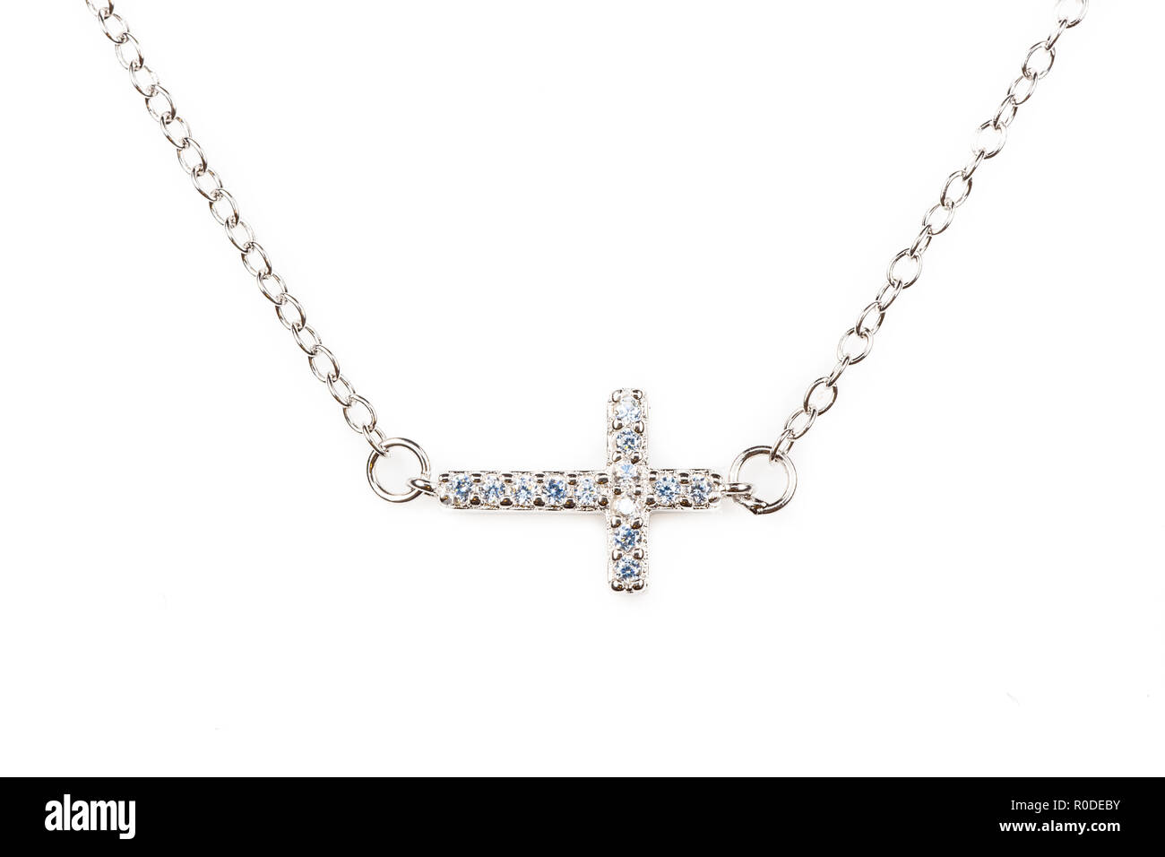 Christentum Silber Kreuz Anhänger mit Diamanten auf einer Kette Stockfoto