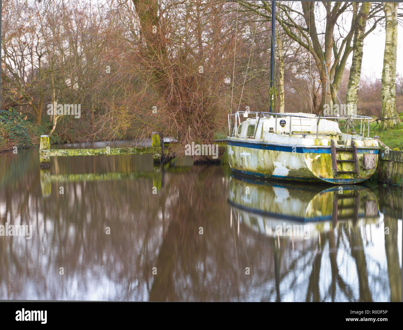 Detoriated Segelschiff wartet auf Restauration Stockfoto