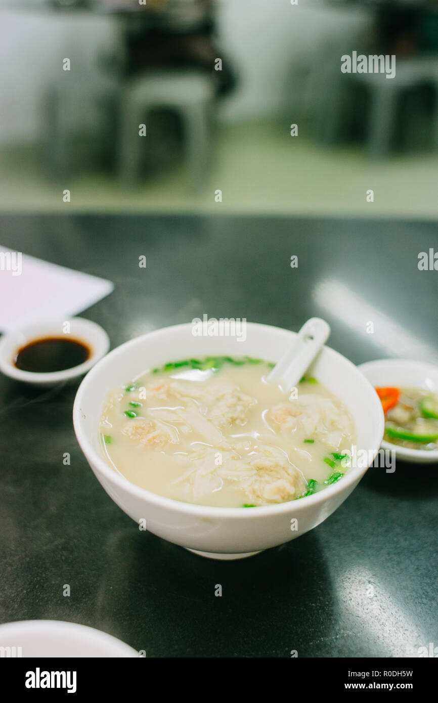 Mutwillige oder Knödel Suppe in Macau. Stockfoto