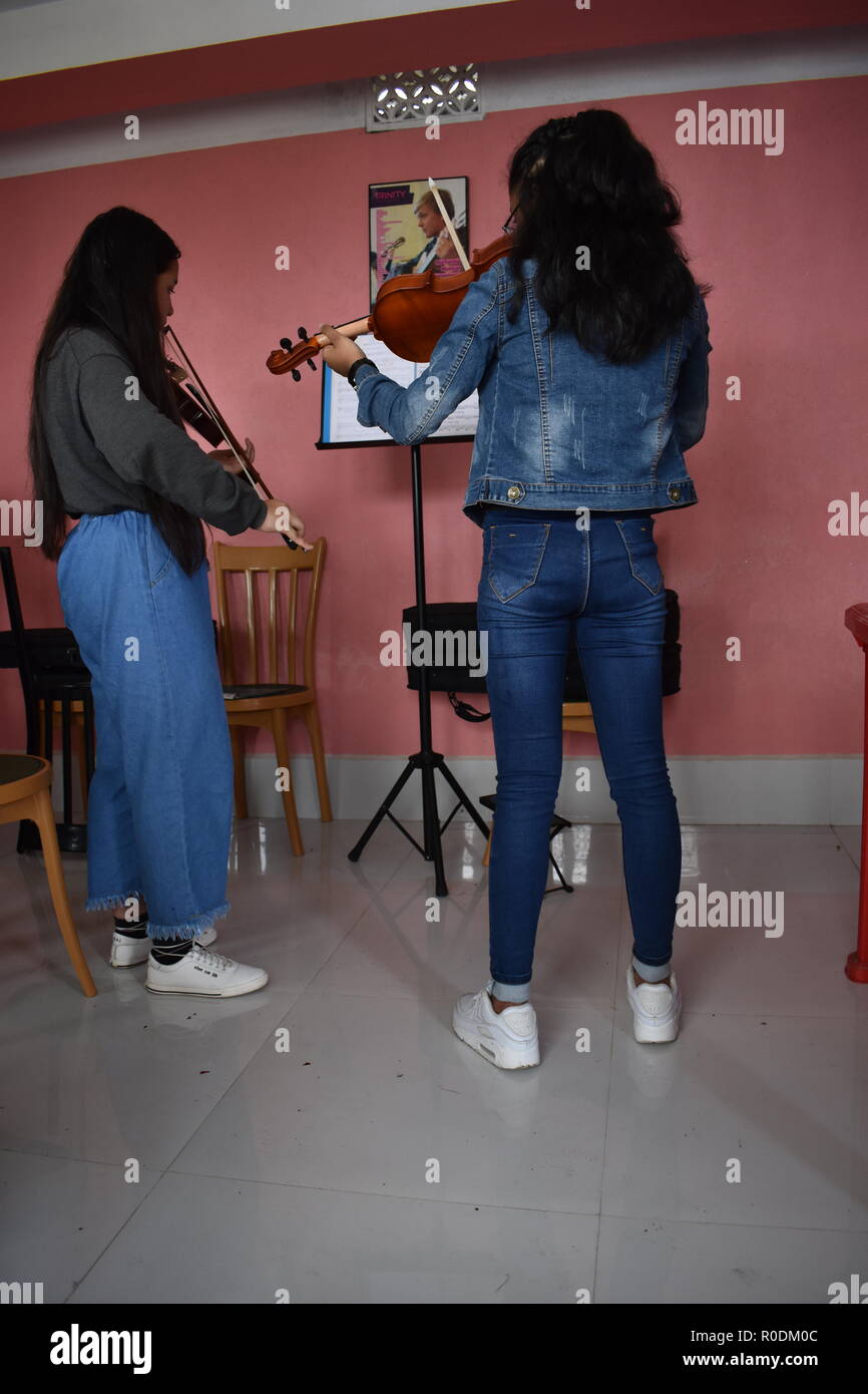 Geige spielen Stockfoto