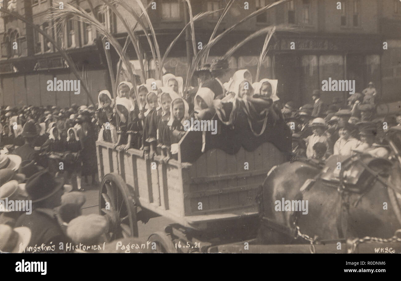 Jahrgang fotografische Postkarte des Kingston upon Thames historische Festzug im Jahre 1921. Stockfoto