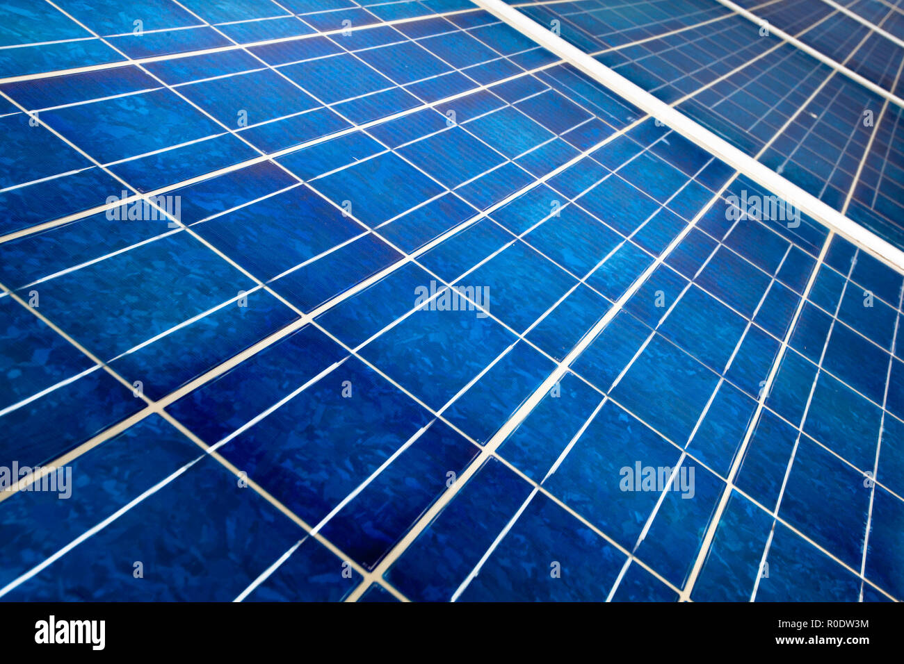 Detail der Zellen einer Solar Panel an einem sonnigen Tag Stockfoto