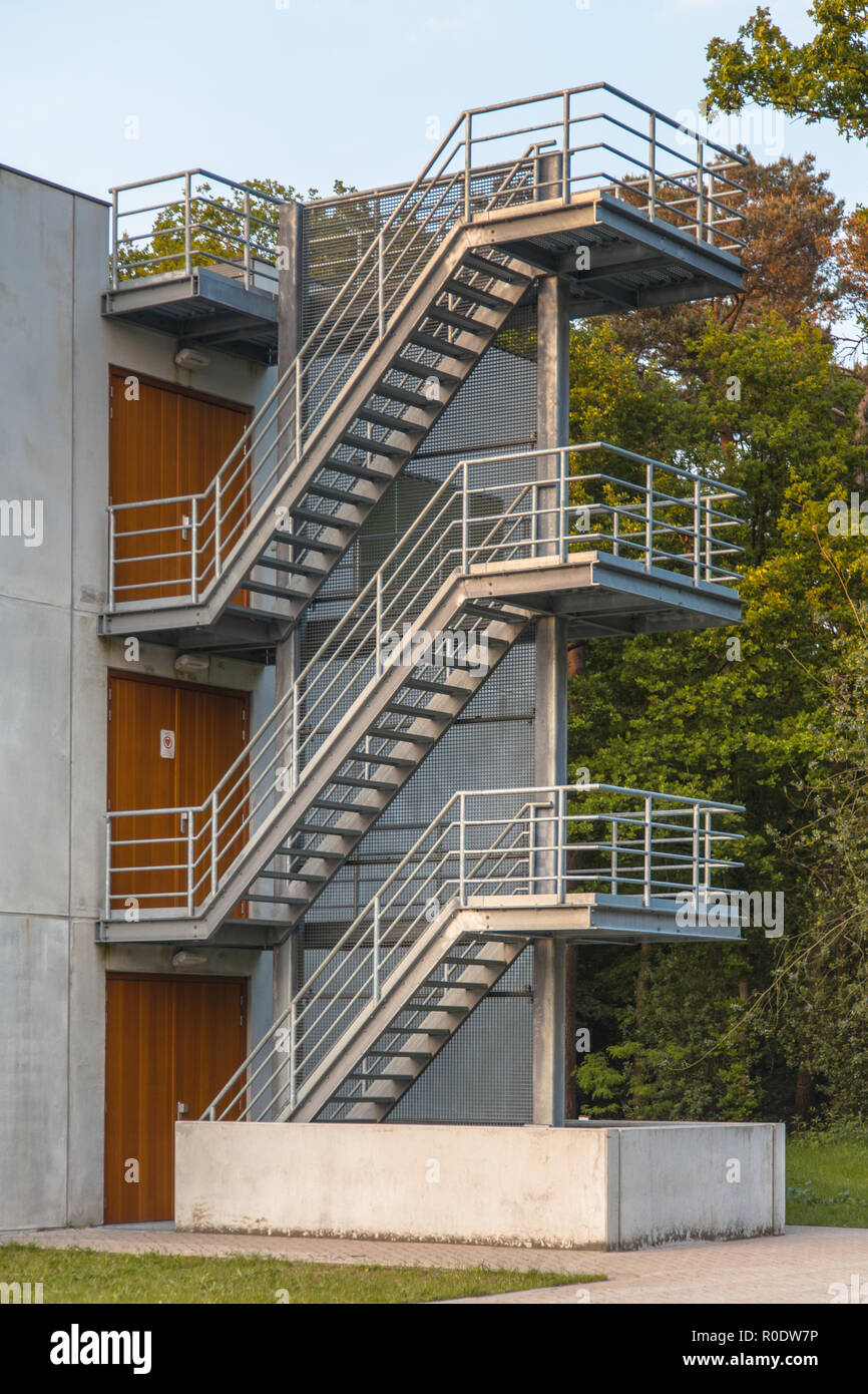 Notausgang Treppe an der Außenwand eines Gebäudes Stockfoto