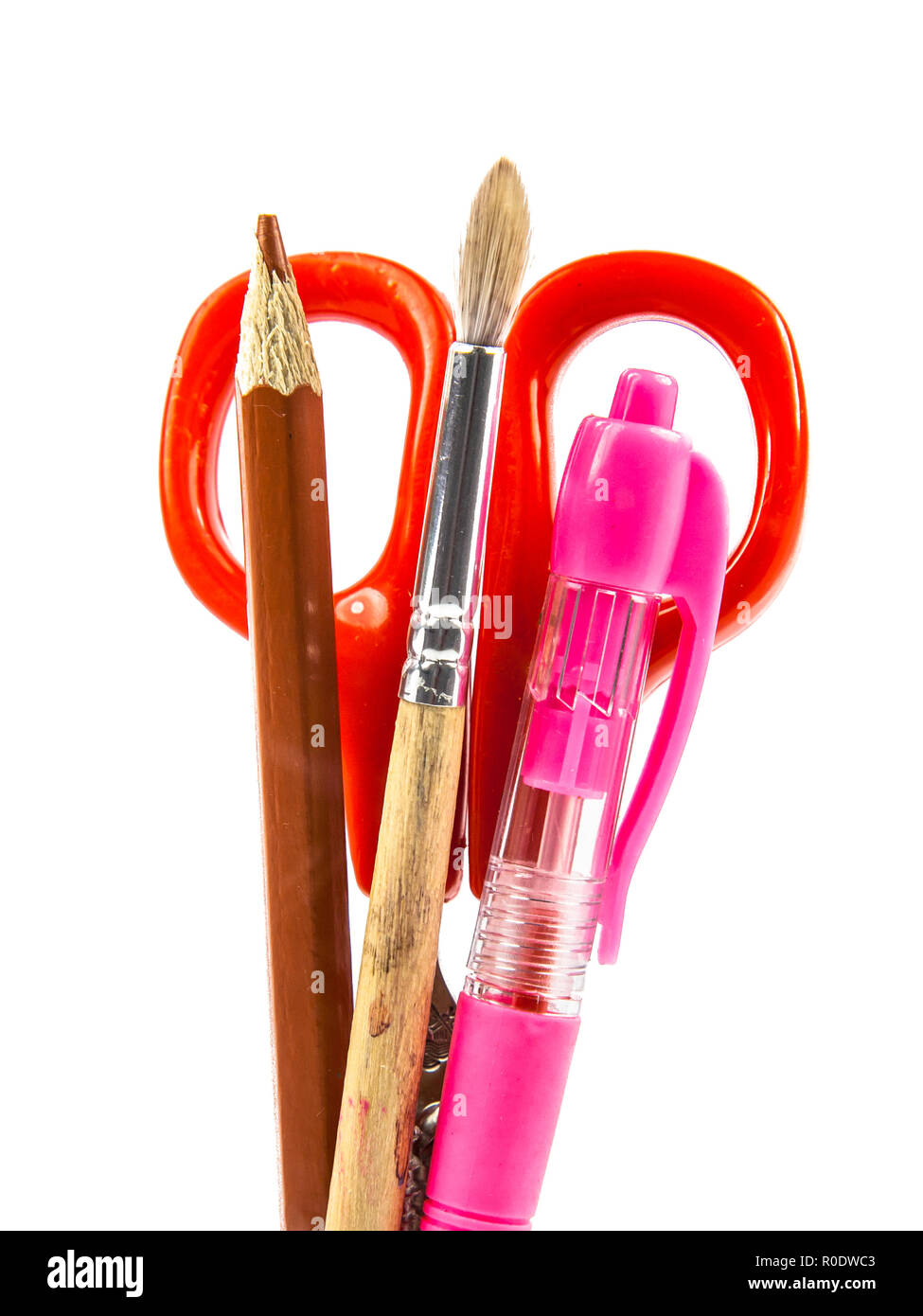 Schere, Stift, Pinsel und Bleistift Büro-utensilien mit Freistellungspfad  Stockfotografie - Alamy