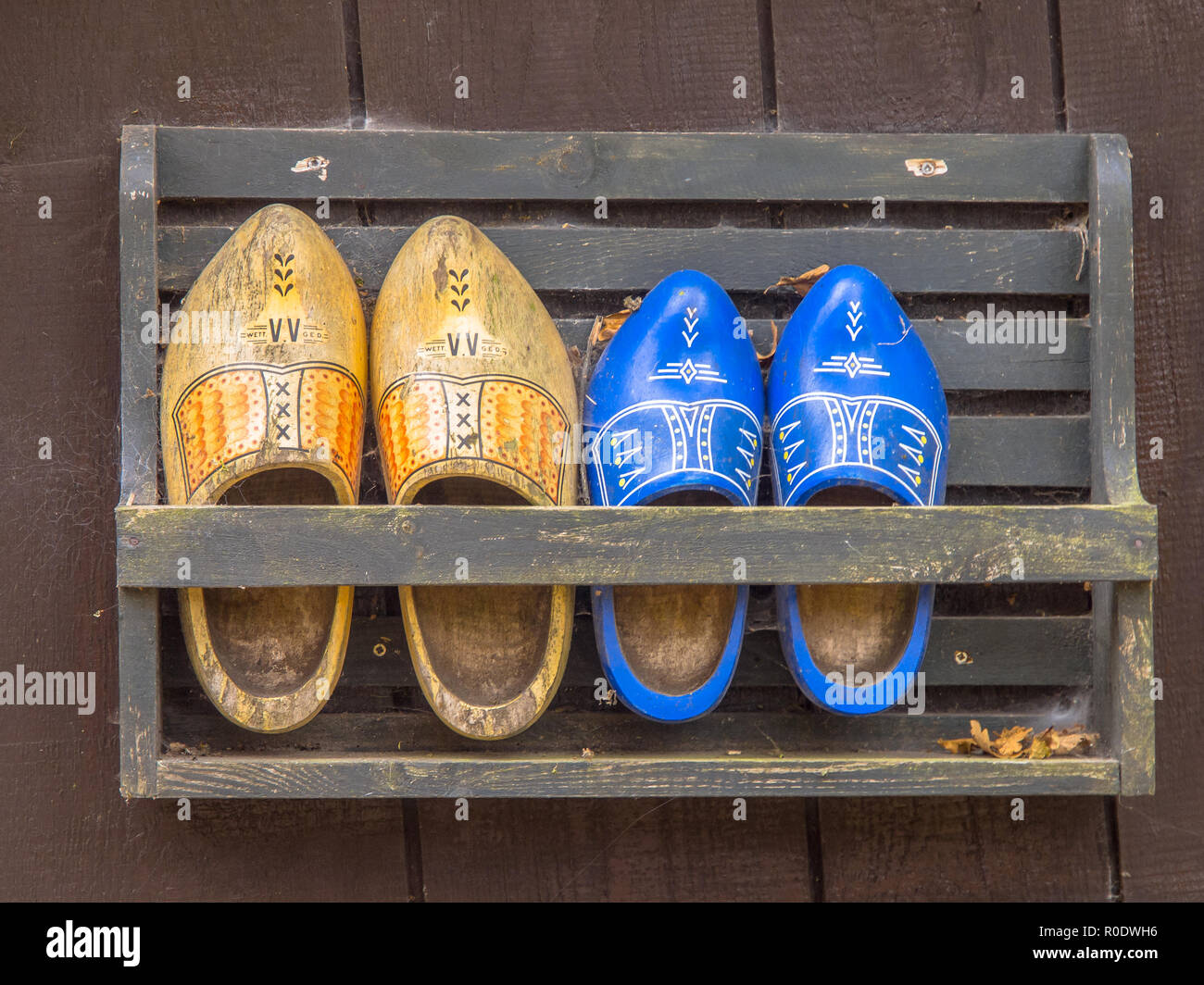 Traditionelle hölzerne Schuhe aus den Niederlanden Stockfoto