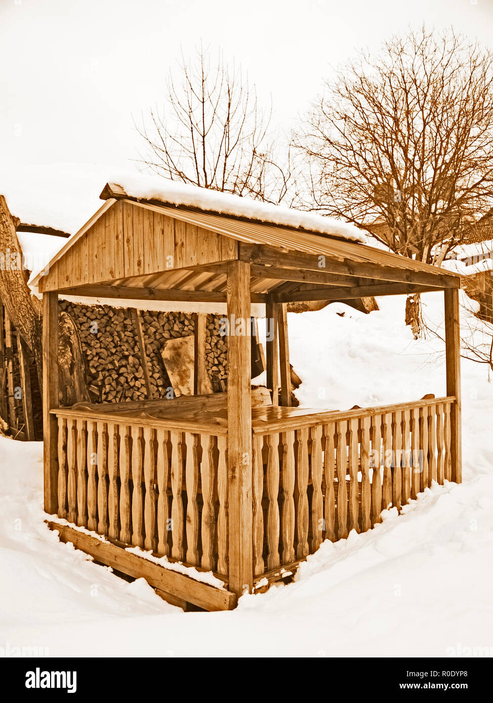Ländliche outdoor Arbor im Winter, vintage Foto Stockfoto
