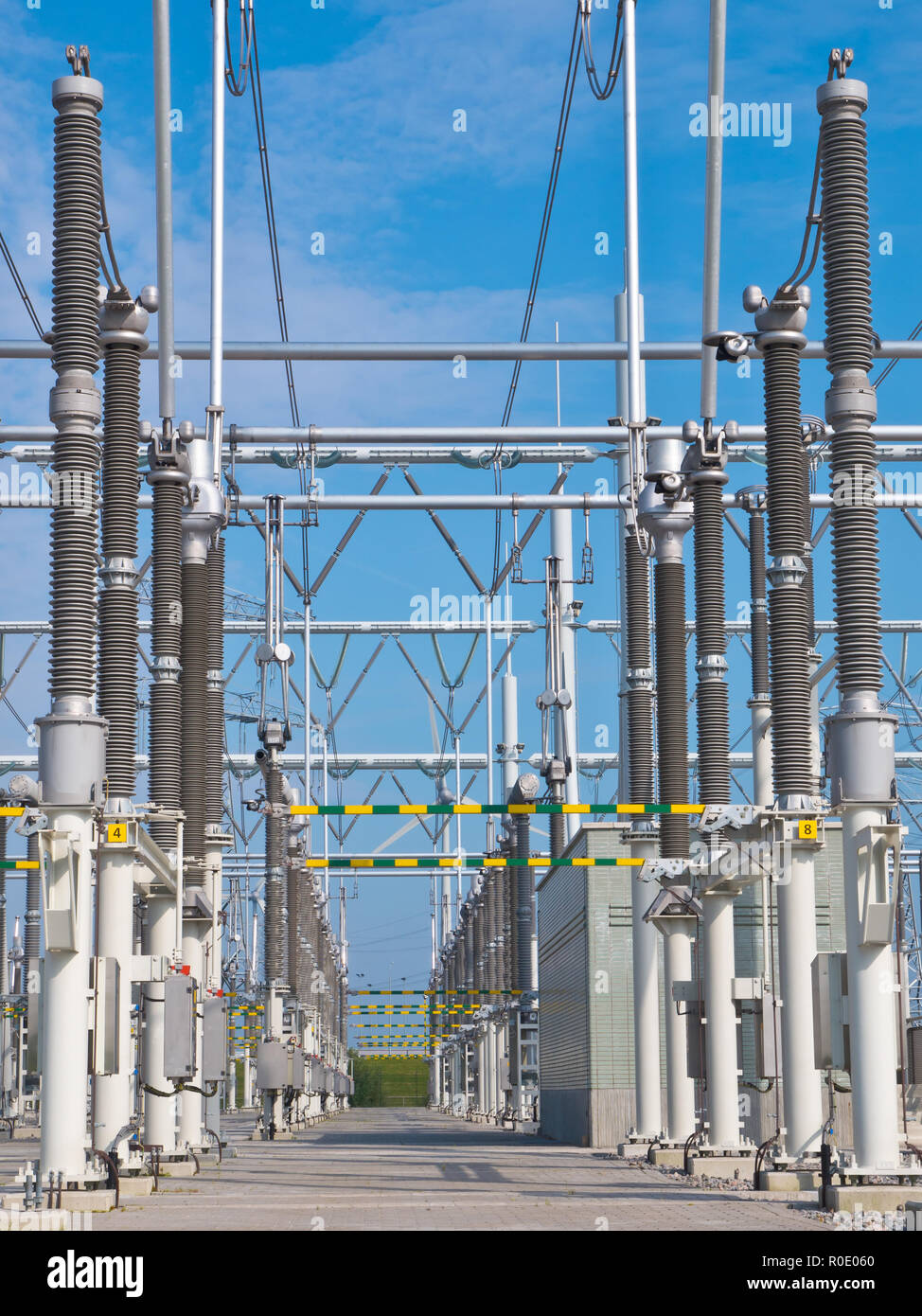 Ultra moderne High voltage Transformation power station für elektrische Industrie mit mehreren Transformatoren anzeigen Stockfoto