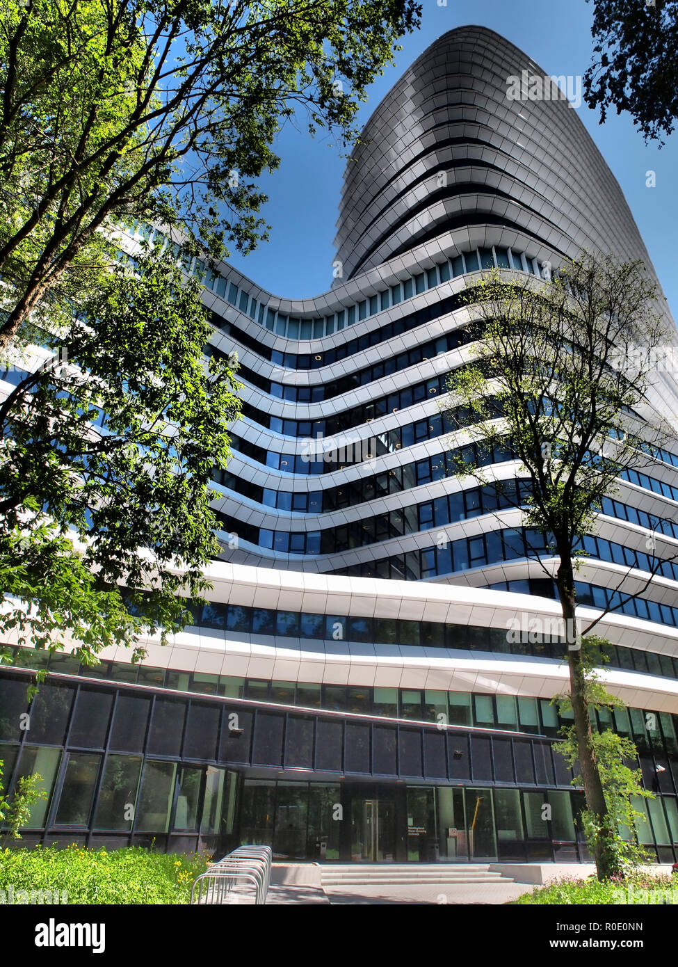 Hohes, modernes Architektur Bürogebäude Stockfoto