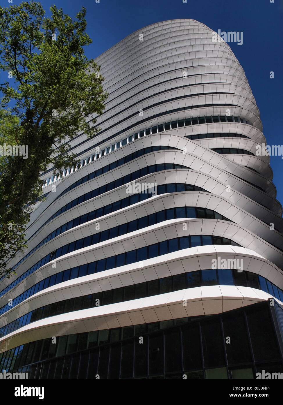 Hohes, modernes Architektur Bürogebäude Stockfoto