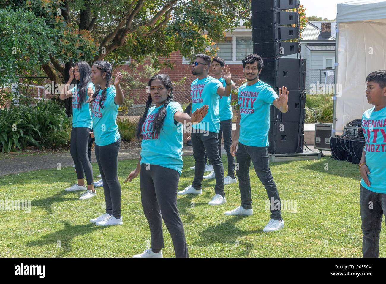 Auckland Neuseeland 27. Oktober 2018 - Junge indische Tänzer, ihre Routine zu tun im Sandringham Street Festival Stockfoto
