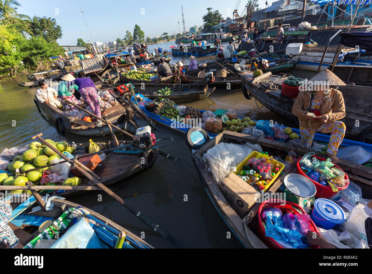 CAN THO, Vietnam, 12. Dezember 2014: Tägliche Aktivität an der Phong Dien schwimmenden Markt auf dem Mekong in Can Tho City, Vietnam. Stockfoto