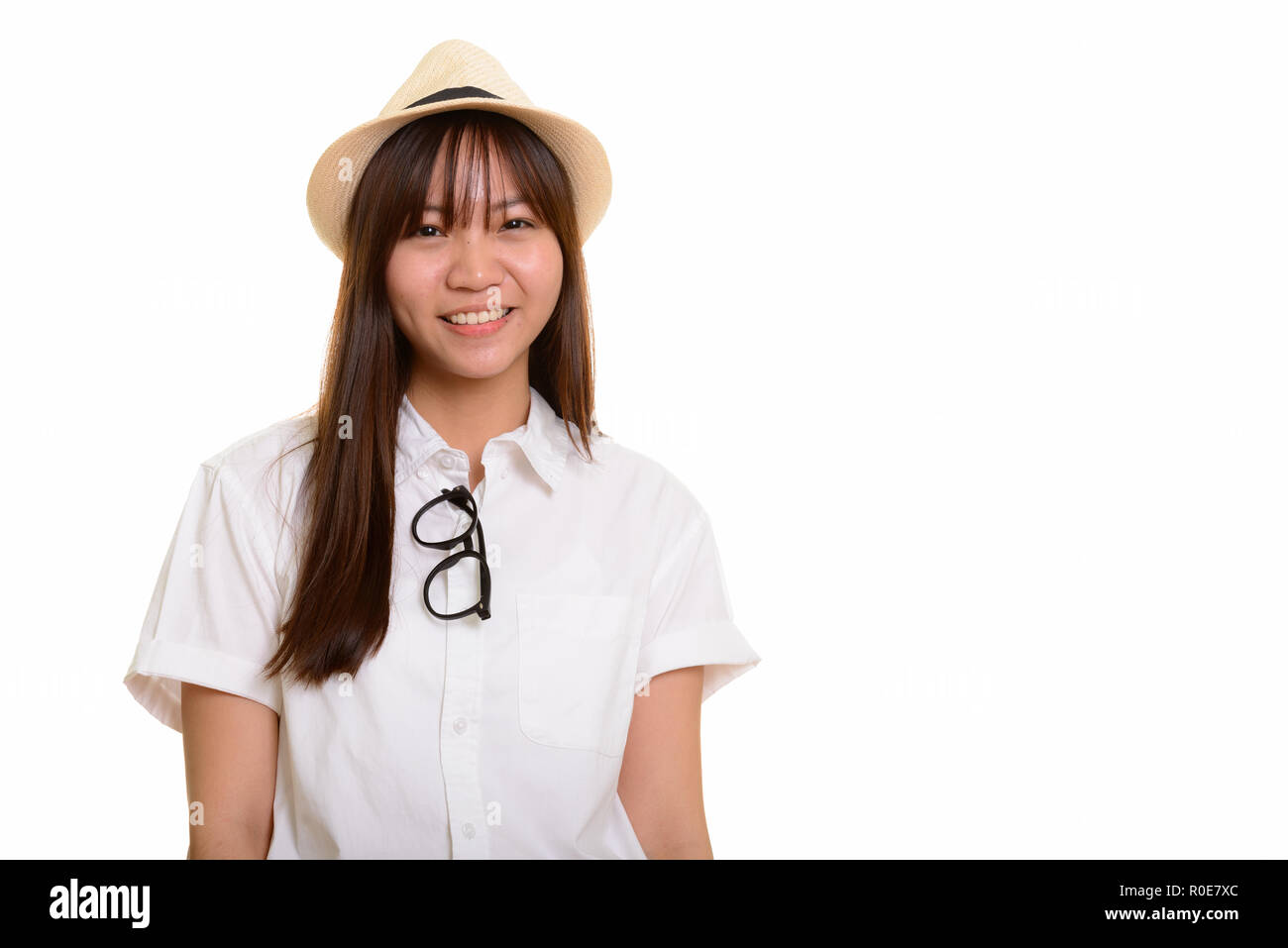 Junge glücklich Asiatischen Teenager Mädchen lächelnd bereit für Ferienhäuser Stockfoto