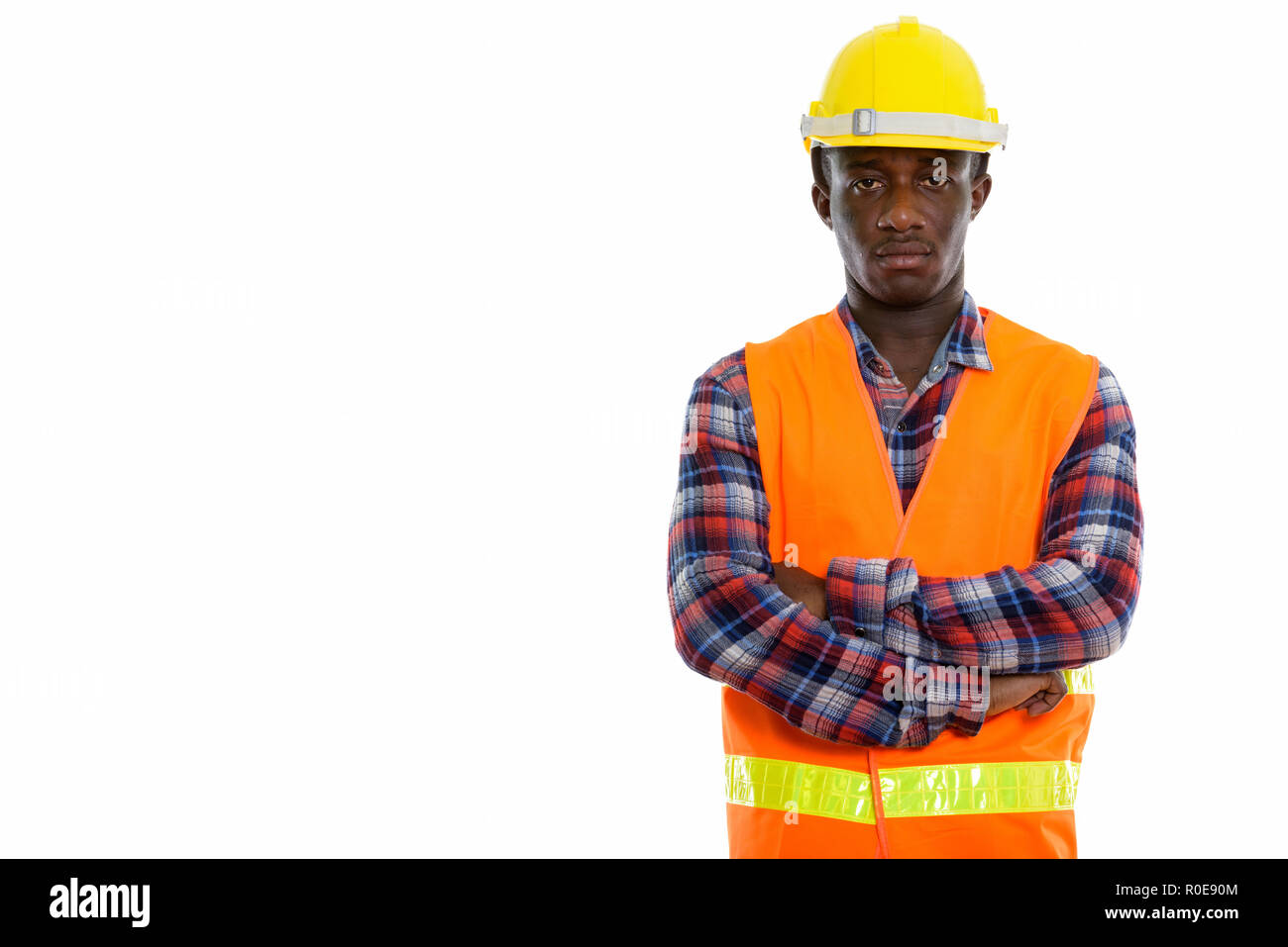 Studio shot von jungen schwarzen afrikanischen Mann Bauarbeiter mit Stockfoto