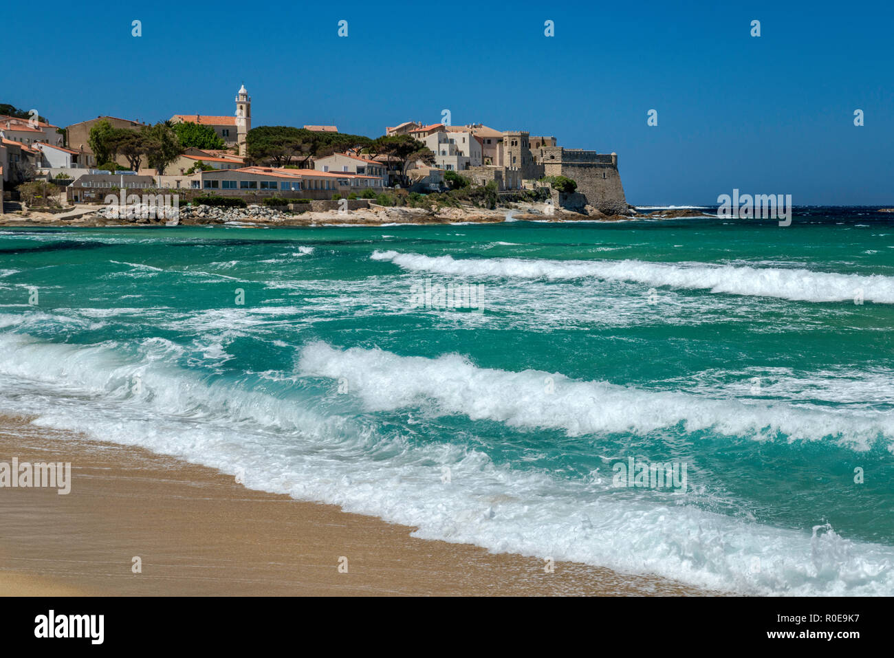 Mittelmeer Strand in Algajola, Balagne, Haute-Corse, Korsika, Frankreich Stockfoto