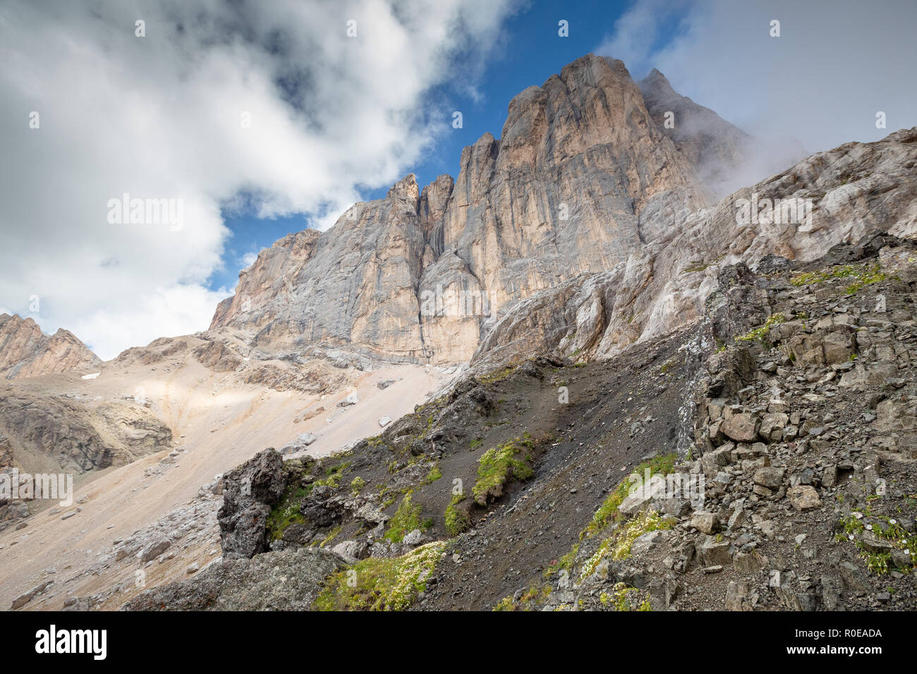 Geologischen Eigenschaften. Magmatischen Gesteinen. Passo Ombretta. Die Dolomiten. Stockfoto