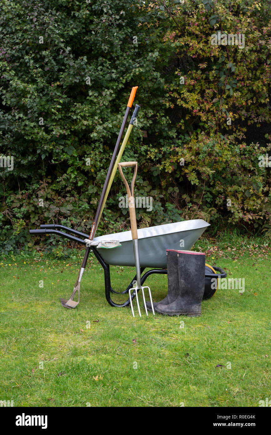 Garten Schubkarre Gabel Hacke Rechen Garten Handschuhe Und