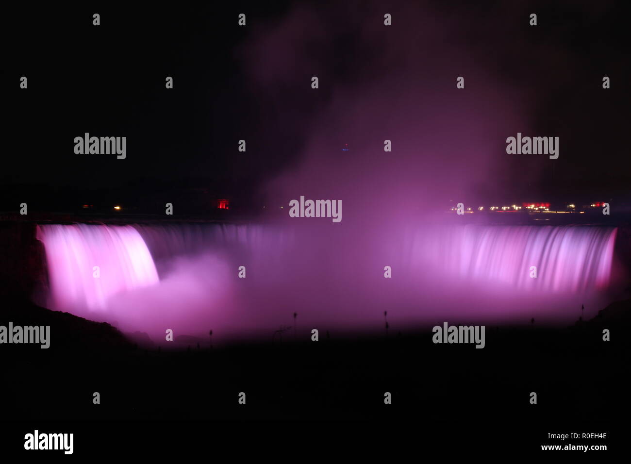 Niagara-Fälle bei Nacht Stockfoto