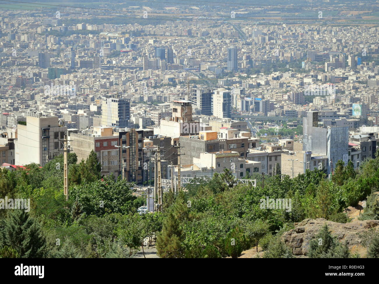 Iran große Skyline der Stadt von den Bergen hohe städtische Dichte und das Wachstum der Karaj Stockfoto